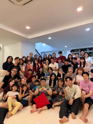 Quan Yi Fong Instagram - 这个圣诞节好热闹，好久不见的朋友，好难得的齐聚一堂。祝愿大家 平安快乐
#圣诞节平安夜快乐