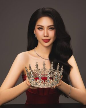 Quỳnh Hoa Bùi Instagram - Ba năm một hành trình tươi đẹp ❤️ 
  Ngày cuối cùng trên cương vị là quán quân của cuộc thi @supermodelinternational ✨

Đêm chung kết sẽ được diễn ra vào lúc 15:00 chiều nay. Cả nhà hãy theo dõi, ủng hộ cho Bùi Quỳnh Hoa cũng như các cô gái xinh đẹp trong cuộc thi nhé 😘

Dress: Anh @tuankhoi.couture 
Makeup: Anh @net.mkat 
Hair: Anh @nguyenthai1405 
Jewelry: @ninetwofive.vn 
Photo: @loanbe_foto 
#BuiQuynhHoa #MissUniverseVietnam #MissUniverseVietnam2023 #SupermodelInternational2022