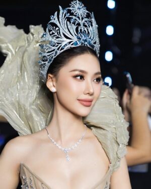 Quỳnh Hoa Bùi Instagram - Miss Universe Vietnam 2024 Final Night ✨ 

Dress: Anh @nguyentientruyen.designer @nguyentientruyen.official 
Fashion Director: Anh @trandat1909 
Stylist: Anh @nghinhatminh 
Makeup: Anh @duonghuunghia94 
Hair: Chị @nhatlinh.hairstylist 
Shoes: @alexsara.vn 
Jewelry: @locphucjewelryofficial 
Assistant: @tungnguyen122000 
Photo: @loanbe08 - Team anh Nguyễn Du
#BuiQuynhHoa #MissUniverseVietnam #MissUniverseVietnam2023