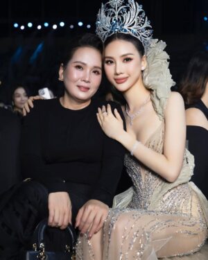 Quỳnh Hoa Bùi Instagram - Miss Universe Vietnam 2024 Final Night ✨ 

Dress: Anh @nguyentientruyen.designer @nguyentientruyen.official 
Fashion Director: Anh @trandat1909 
Stylist: Anh @nghinhatminh 
Makeup: Anh @duonghuunghia94 
Hair: Chị @nhatlinh.hairstylist 
Shoes: @alexsara.vn 
Jewelry: @locphucjewelryofficial 
Assistant: @tungnguyen122000 
Photo: @loanbe08 - Team anh Nguyễn Du
#BuiQuynhHoa #MissUniverseVietnam #MissUniverseVietnam2023