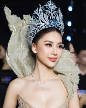 Quỳnh Hoa Bùi Instagram - Miss Universe Vietnam 2024 Final Night ✨ 

Dress: Anh @nguyentientruyen.designer @nguyentientruyen.official 
Fashion Director: Anh @trandat1909 
Stylist: Anh @nghinhatminh 
Makeup: Anh @duonghuunghia94 
Hair: Chị @nhatlinh.hairstylist 
Shoes: @alexsara.vn 
Jewelry: @locphucjewelryofficial 
Assistant: @tungnguyen122000 
Photo: @loanbe08 - Team anh Nguyễn Du
#BuiQuynhHoa #MissUniverseVietnam #MissUniverseVietnam2023