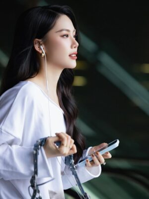 Quỳnh Hoa Bùi Instagram - Trộm vía mạng 2G trend nào cũng đu nhưng được cái … Trễ 😌