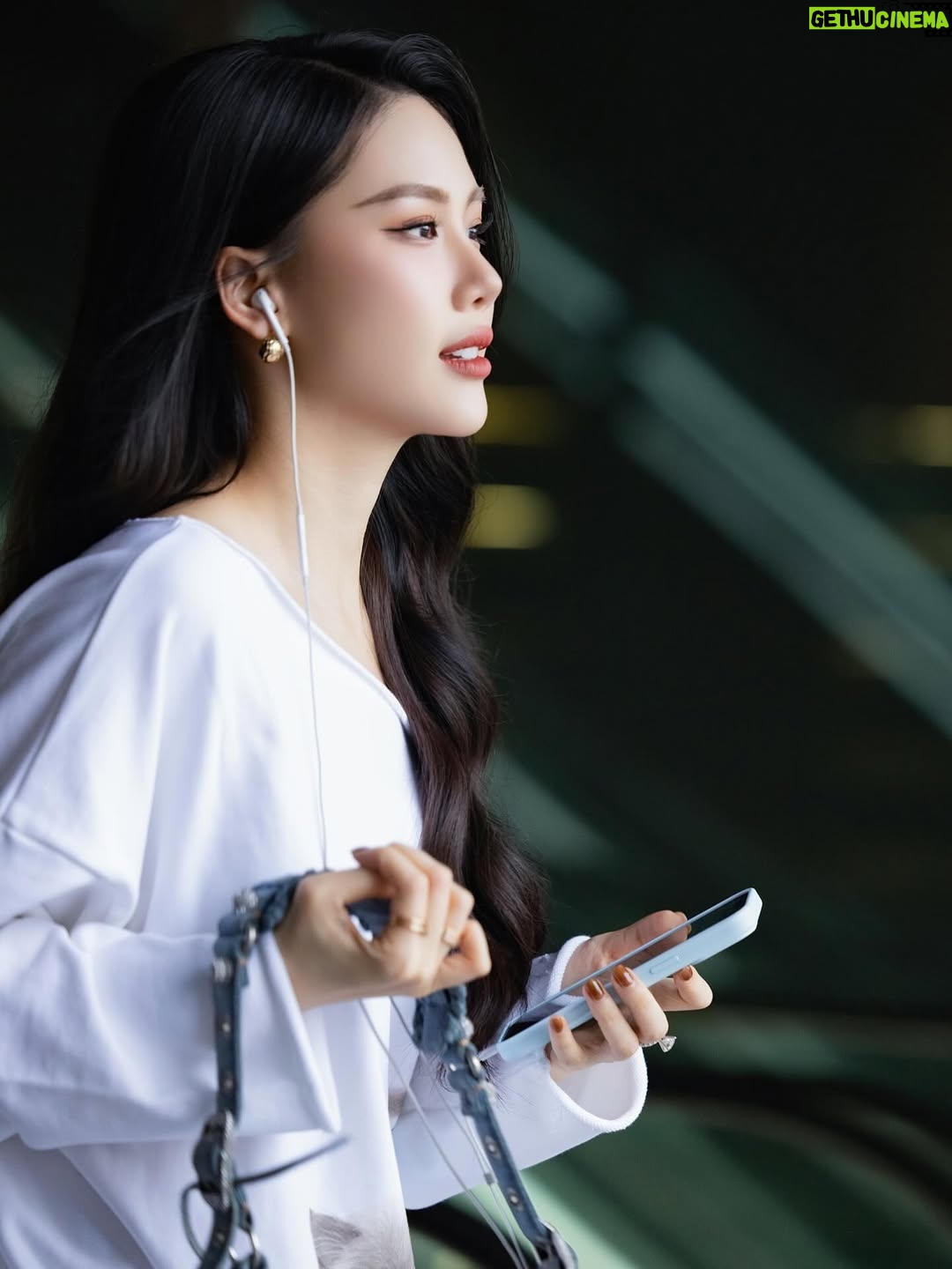 Quỳnh Hoa Bùi - 1.5K Likes - Trộm vía mạng 2G trend nào cũng đu nhưng được cái … Trễ 😌