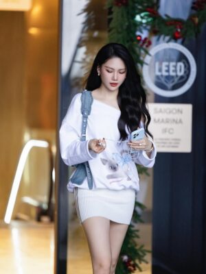 Quỳnh Hoa Bùi Instagram - Trộm vía mạng 2G trend nào cũng đu nhưng được cái … Trễ 😌