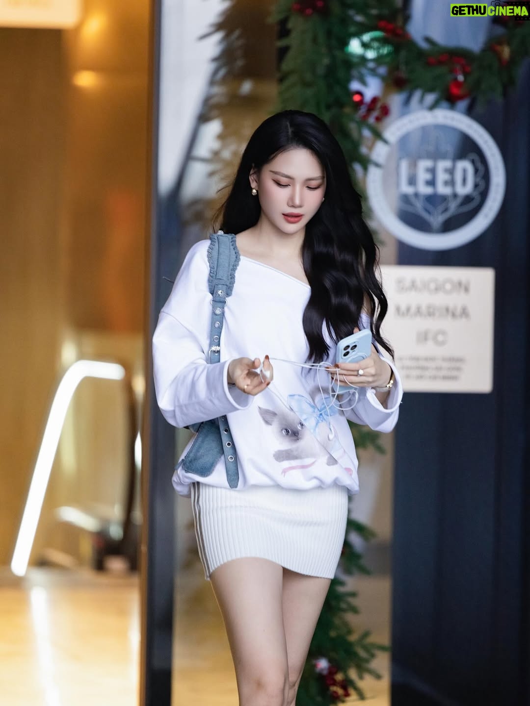 Quỳnh Hoa Bùi - 1.5K Likes - Trộm vía mạng 2G trend nào cũng đu nhưng được cái … Trễ 😌