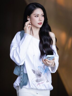 Quỳnh Hoa Bùi Instagram - Trộm vía mạng 2G trend nào cũng đu nhưng được cái … Trễ 😌