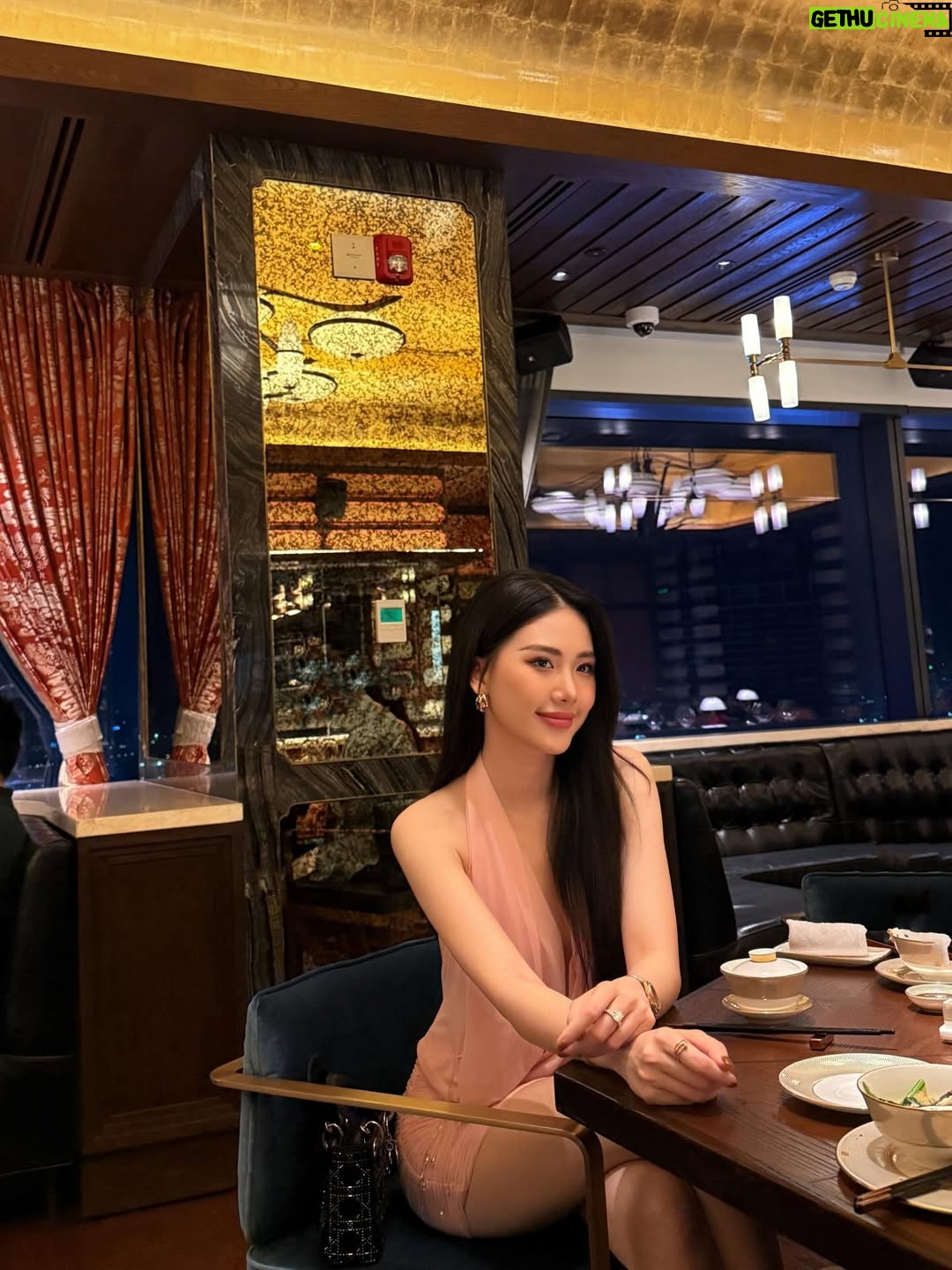 Quỳnh Hoa Bùi - 862 Likes - Dáng xinh đón Giáng Sinh😝
Merry Christmas🎄