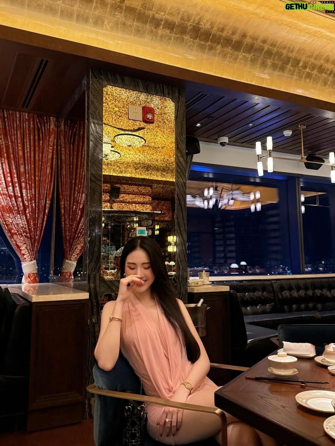 Quỳnh Hoa Bùi - 862 Likes - Dáng xinh đón Giáng Sinh😝
Merry Christmas🎄