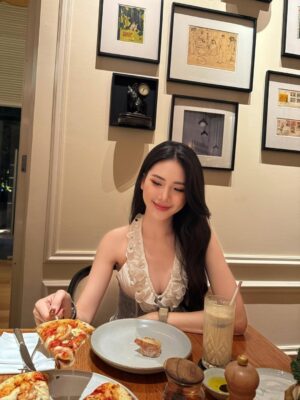 Quỳnh Hoa Bùi Instagram - Heart’s warm 🧣🎄