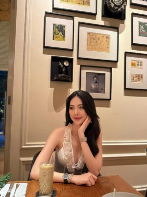 Quỳnh Hoa Bùi Instagram - Heart’s warm 🧣🎄