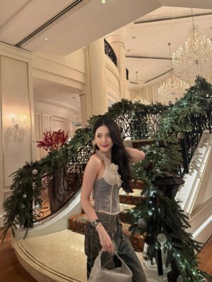 Quỳnh Hoa Bùi Instagram - Heart’s warm 🧣🎄