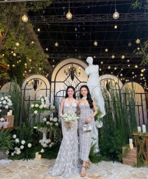 Quỳnh Hoa Bùi Instagram - Một năm với biết bao cung bậc cảm xúc. Chúc mừng kỉ niệm ngày cưới của anh Long và chị @khanhvannguyen25 
Dress / @moochoo.vn