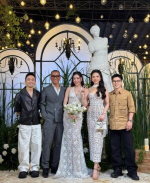 Quỳnh Hoa Bùi Instagram - Một năm với biết bao cung bậc cảm xúc. Chúc mừng kỉ niệm ngày cưới của anh Long và chị @khanhvannguyen25 
Dress / @moochoo.vn