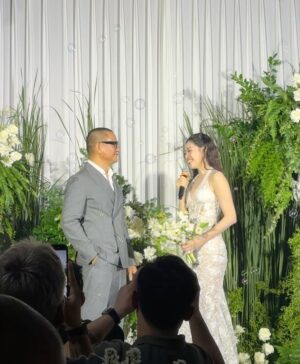 Quỳnh Hoa Bùi Instagram - Một năm với biết bao cung bậc cảm xúc. Chúc mừng kỉ niệm ngày cưới của anh Long và chị @khanhvannguyen25 
Dress / @moochoo.vn