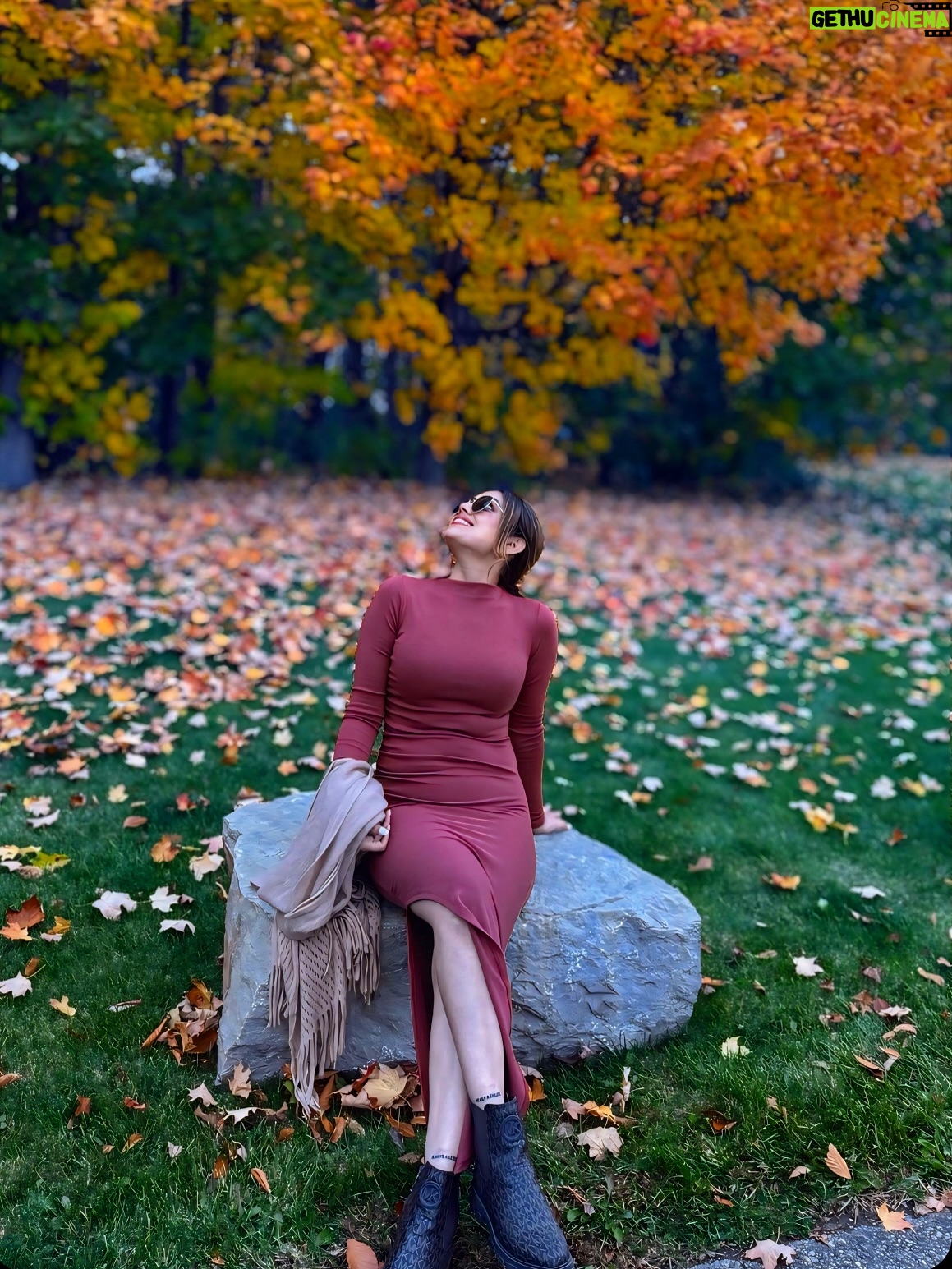 Raavi Kaur Bal - 3 Likes - I just can’t get over these fall colors😍 Couldn’t decide on just one so I’m posting them all 🍂✨

Falling in love with my first Canadian fall 🍁❤️

#raavikaurbal #fallismyfavorite #canada🇨🇦 #brampton #firstfallincanada #punjab #punjabi