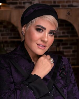 Rabeh Oskouie Instagram - استایلی متفاوت از رابعه اسکویی زیبا 💜✨

Beautiful actress :
@rabeh_oskouie

Dress :
@mahnoushteymourzadeh

Makeup :
@soodabesadat_makeup

Hairstyle :
@minanorozi_hairstyle

Hair color :
@hairstyleghazal 

Beauty salon :
@maryamrahnamabeauty

Photography studio :
@falifilm
✨💜
#رابعه_اسکویی #مریم_رهنما #مهوش_تیمورزاده #استایل #میکاپ #سلبریتی #هنرمندان #عروسی_هنرمندان
