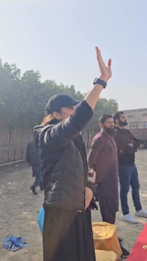 Rabia Butt Instagram - Sajda e Shukar 🙏🏼

First day was at Jalalpur- 

Ya Allah sab ki mushkilaat door farma aur aik doosre ka madadgaar bana aur dil mein aanay waaley kissi bhi takabur kei khayal sei bacha. 
مورخہ ۱۷/۱۲/۲۰۲۵