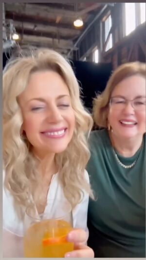 Rachael Carpani Instagram - Happy Birthday to the heart and soul of our crazy awesome family. 🎈❤️❤️❤️ 
(classy way of saying we would implode without you !🤔😂) Love you to the moon & back mama 
😘😘😘 
#buoncompleamno
@gaelmarycarpani