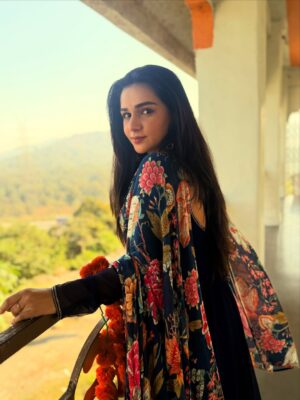Rachana Mistry Instagram - Asthetic shoot location & me! 🎥♥️
The untold love story 🍁
.
.
.
.
.
#JAGRITIeknayisubah
#GRATITUDE♥️