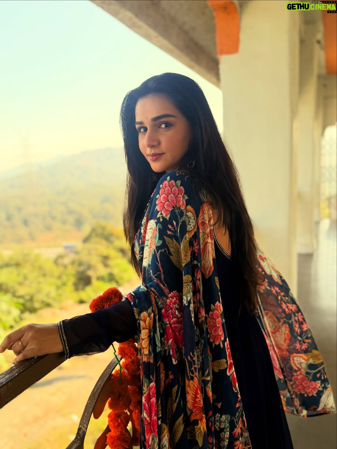 Rachana Mistry - 22K Likes - Asthetic shoot location & me! 🎥♥️
The untold love story 🍁
.
.
.
.
.
#JAGRITIeknayisubah
#GRATITUDE♥️