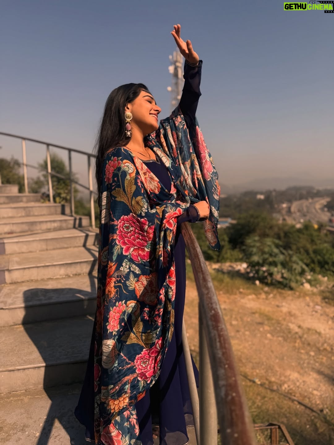 Rachana Mistry - 22K Likes - Asthetic shoot location & me! 🎥♥️
The untold love story 🍁
.
.
.
.
.
#JAGRITIeknayisubah
#GRATITUDE♥️