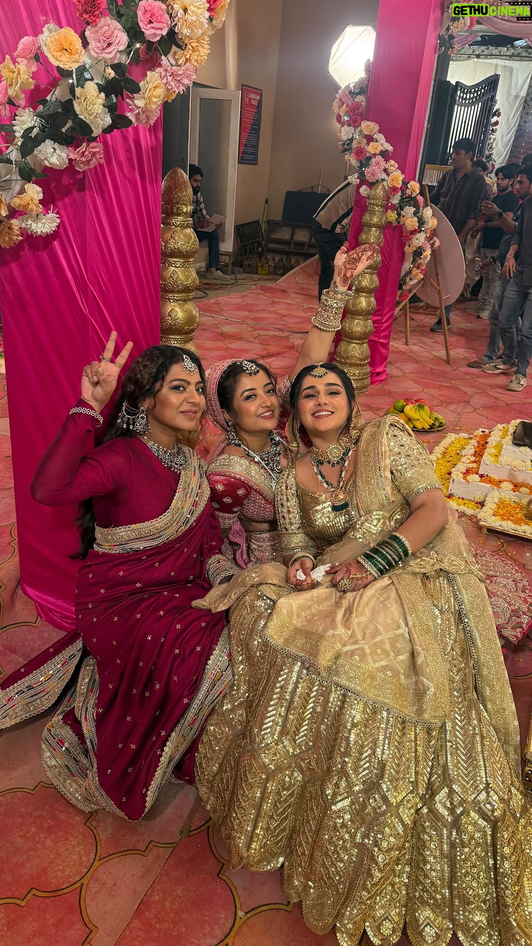 Rachana Mistry - 12.6K Likes - Just Us being us ☕️
.
.
.
.
.
#JAGRITIeknayisubah
#GRATITUDE♥️