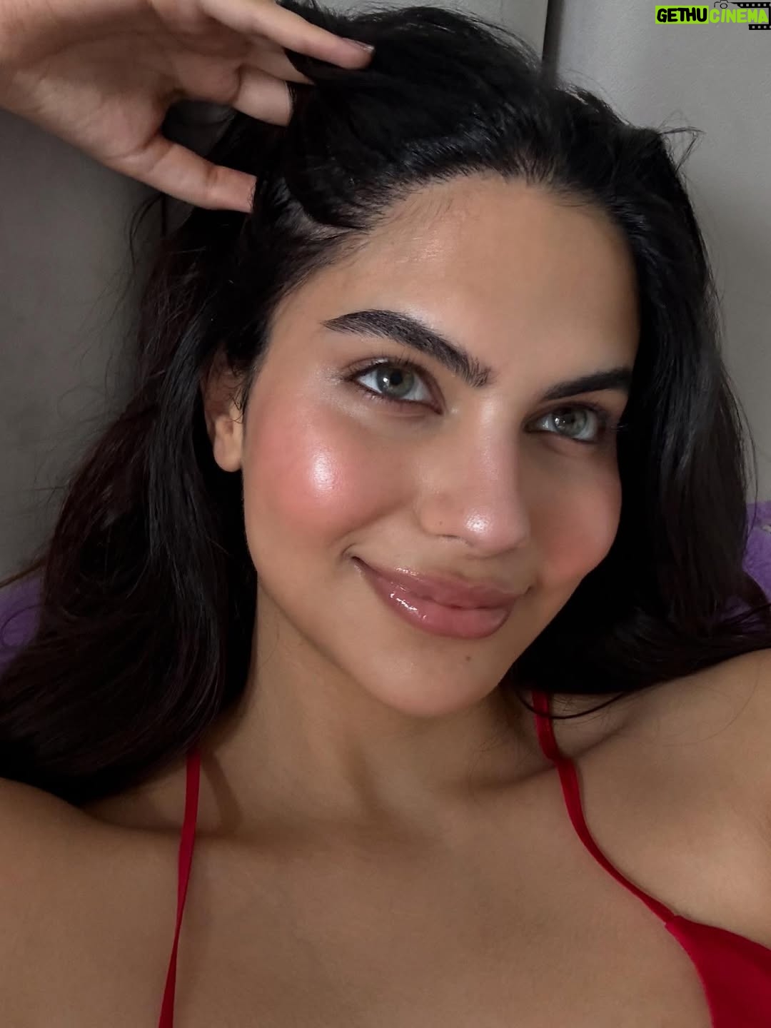 Rachel Gupta - 74.1K Likes - “Promise to be dazzling”