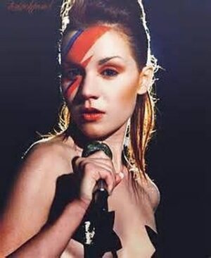 Rachel Miner Instagram - Are actors just kids who never grow up and want it to be Halloween every day?? Maybe. I hope you’re having a wonderful spooky season, getting your pumpkins carved and going full witch before the month is over! 🎃