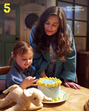 Rachel Shenton Instagram - First look at the Christmas Special 👀 Series 6 of All Creatures gave us so much, but 2025 wouldn’t be complete without a festive treat 🎄 Get ready for the ultimate Christmas Eve cosy ❤️
 
All Creatures Great and Small. 24th December, 9pm. Watch | Stream on 5
#allcreaturesgreatandsmall #acgas #allcreatures