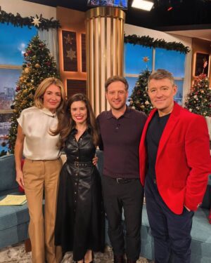 Rachel Shenton Instagram - Chatting all things Darrowby…

Merry Christmas Everyone ❤️

#ACGAS Christmas special tonight @9 on @channel5_tv 
🐄🐶🐐🎁🎄🥂

#christmaseve #tistheseason❄️