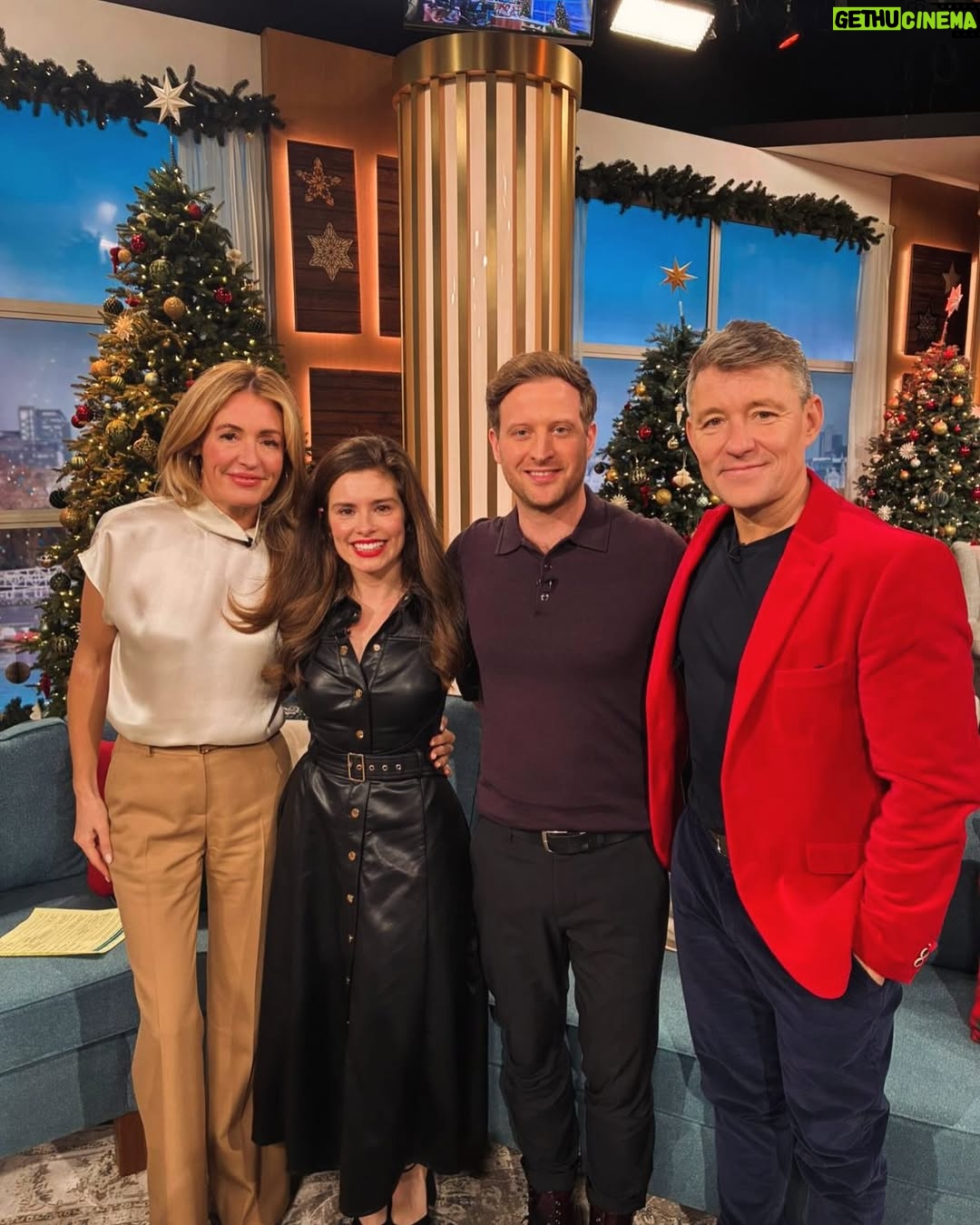 Rachel Shenton - 4.7K Likes - Chatting all things Darrowby…

Merry Christmas Everyone ❤️

#ACGAS Christmas special tonight @9 on @channel5_tv 
🐄🐶🐐🎁🎄🥂

#christmaseve #tistheseason❄️