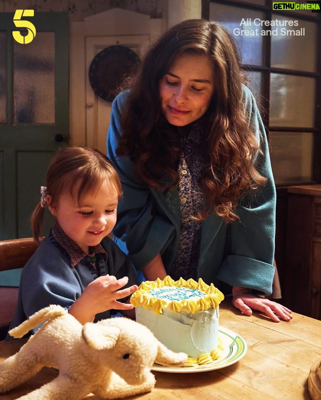 Rachel Shenton - 4.7K Likes - Chatting all things Darrowby…

Merry Christmas Everyone ❤️

#ACGAS Christmas special tonight @9 on @channel5_tv 
🐄🐶🐐🎁🎄🥂

#christmaseve #tistheseason❄️