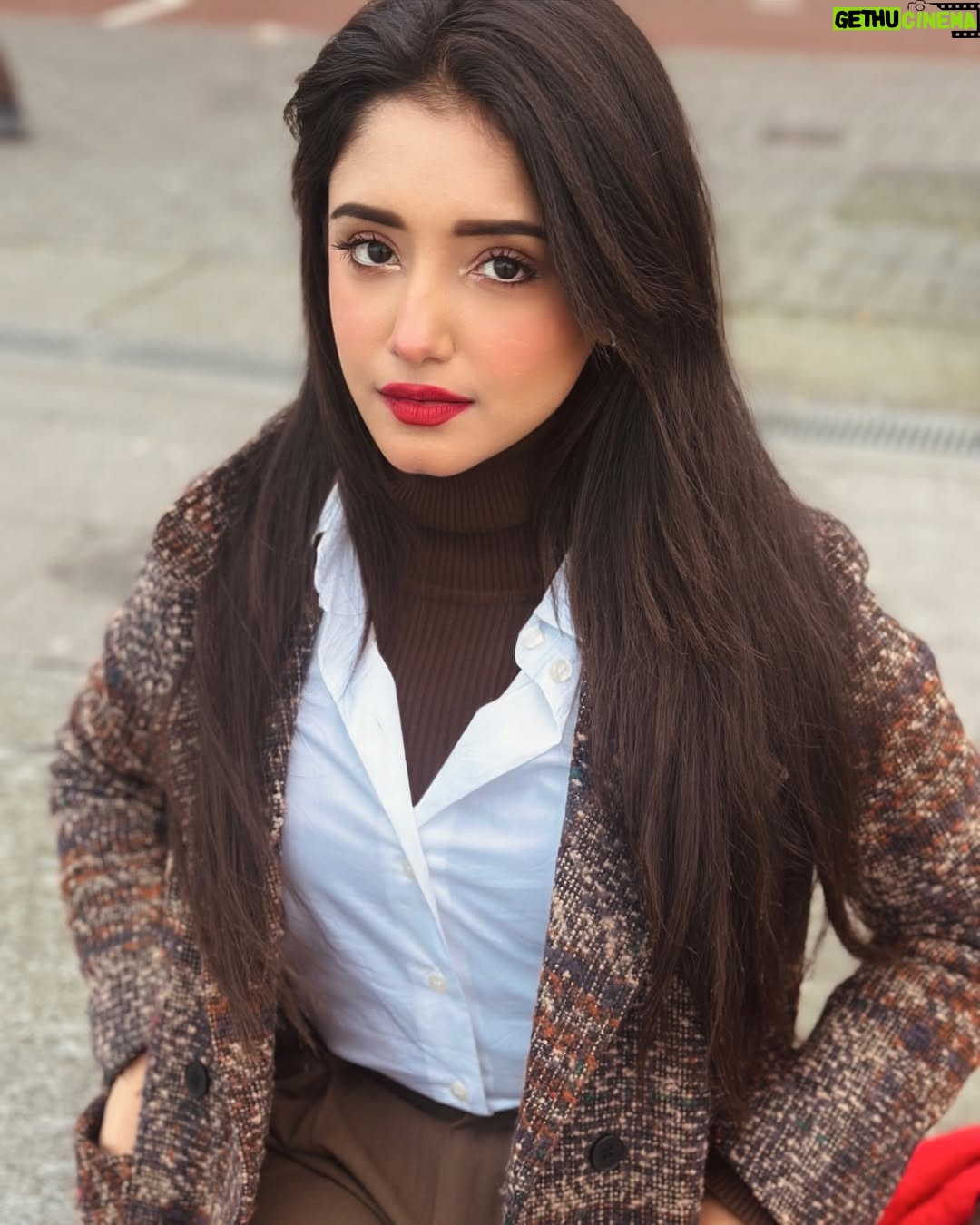 Rachi Sharma - 64.8K Likes - soft love 
Wearing @savana