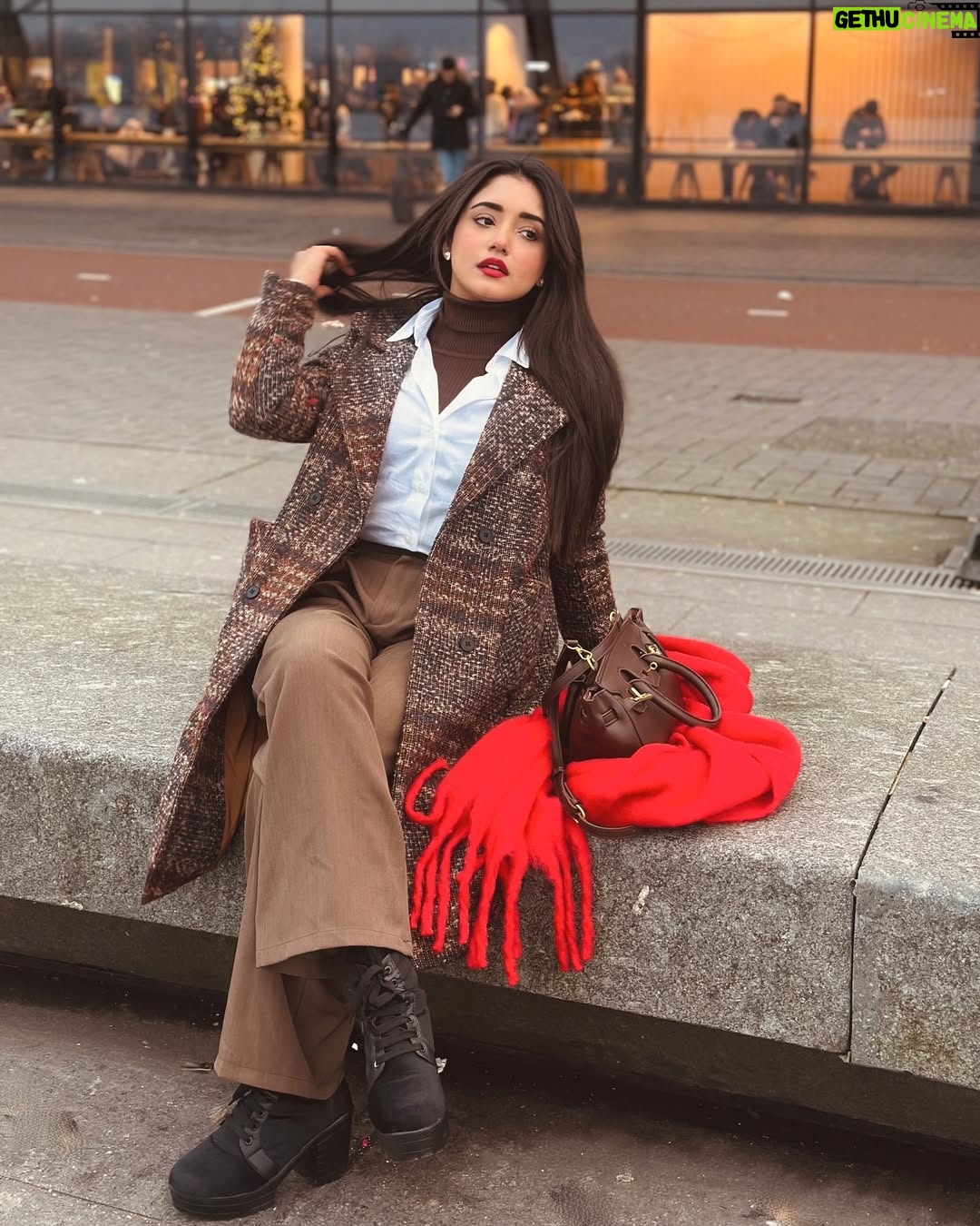 Rachi Sharma - 64.8K Likes - soft love 
Wearing @savana