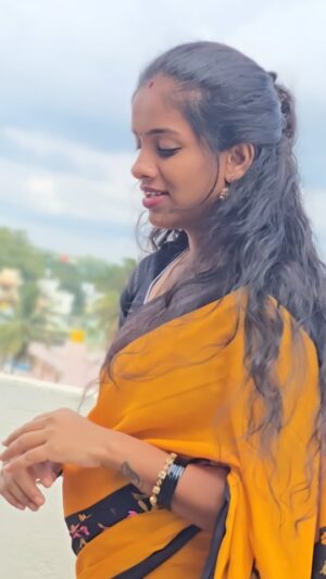 Rachu Suri Instagram - 🤌🏻❤️✨ 
Saree : @sama_collections1 🤍