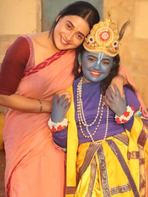 Radhika Muthukumar Instagram - मैं हूं लाल तेरा 🥰❤️🧿
.
.
.
.
#binddii #kajal #maabeti #sanchibhoyar #radhikamuthukumar
