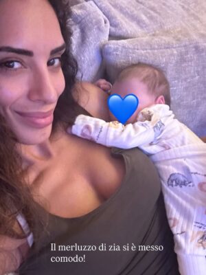 Raffaella Modugno Instagram - Posso viaggiare ovunque, tra mille luci e meraviglie, ma niente brilla più di voi tra le mie braccia. Il mio posto del cuore siete sempre voi.❤️❤️❤️❤️