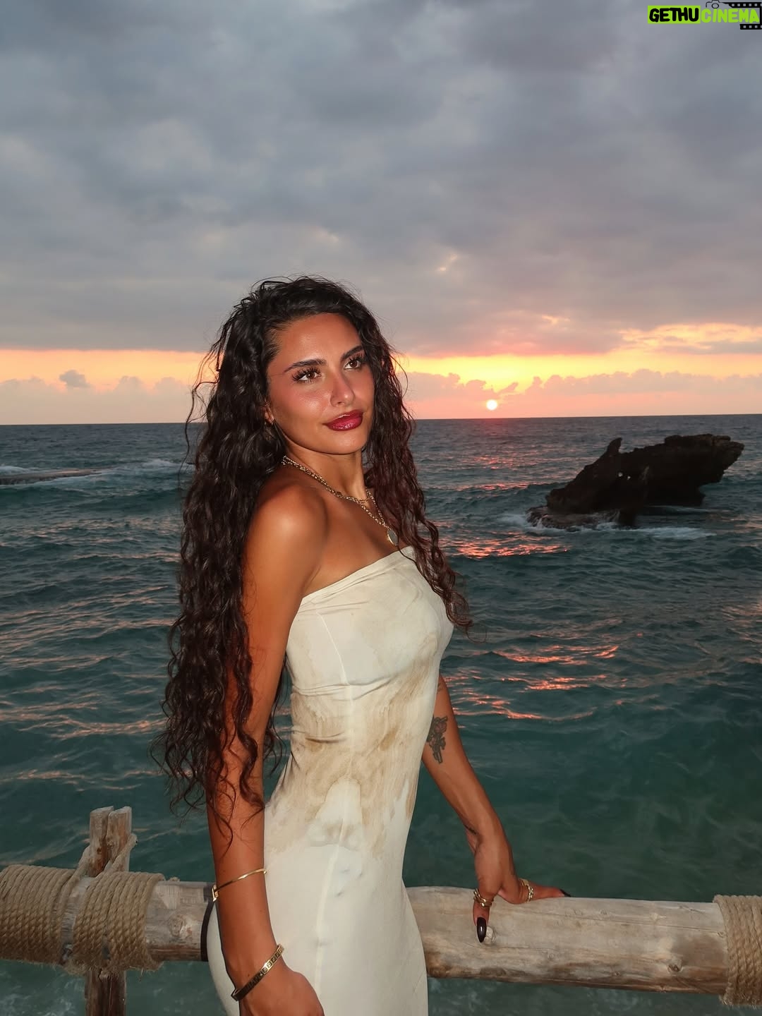 Raghda - 226.8K Likes - Favorite view on earth 🌅