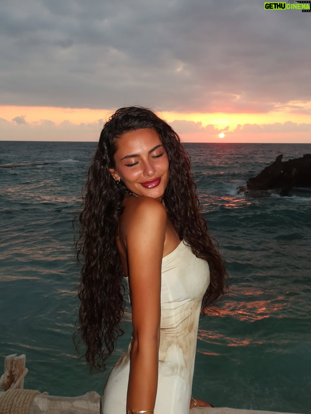 Raghda - 226.8K Likes - Favorite view on earth 🌅