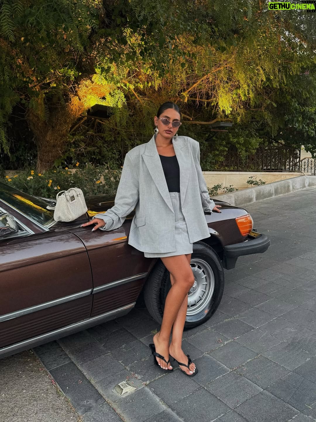 Raghda - 117.5K Likes - Sorry I’m late! Had a mini photoshoot🙇🏽‍♀️