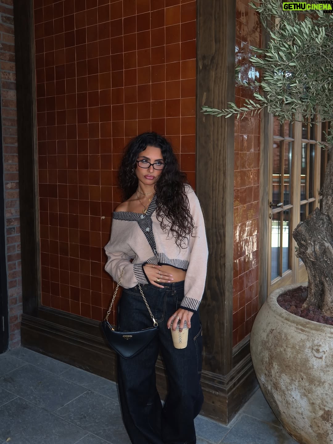 Raghda - 135.1K Likes - Cozy day🐻🤎 ☕️