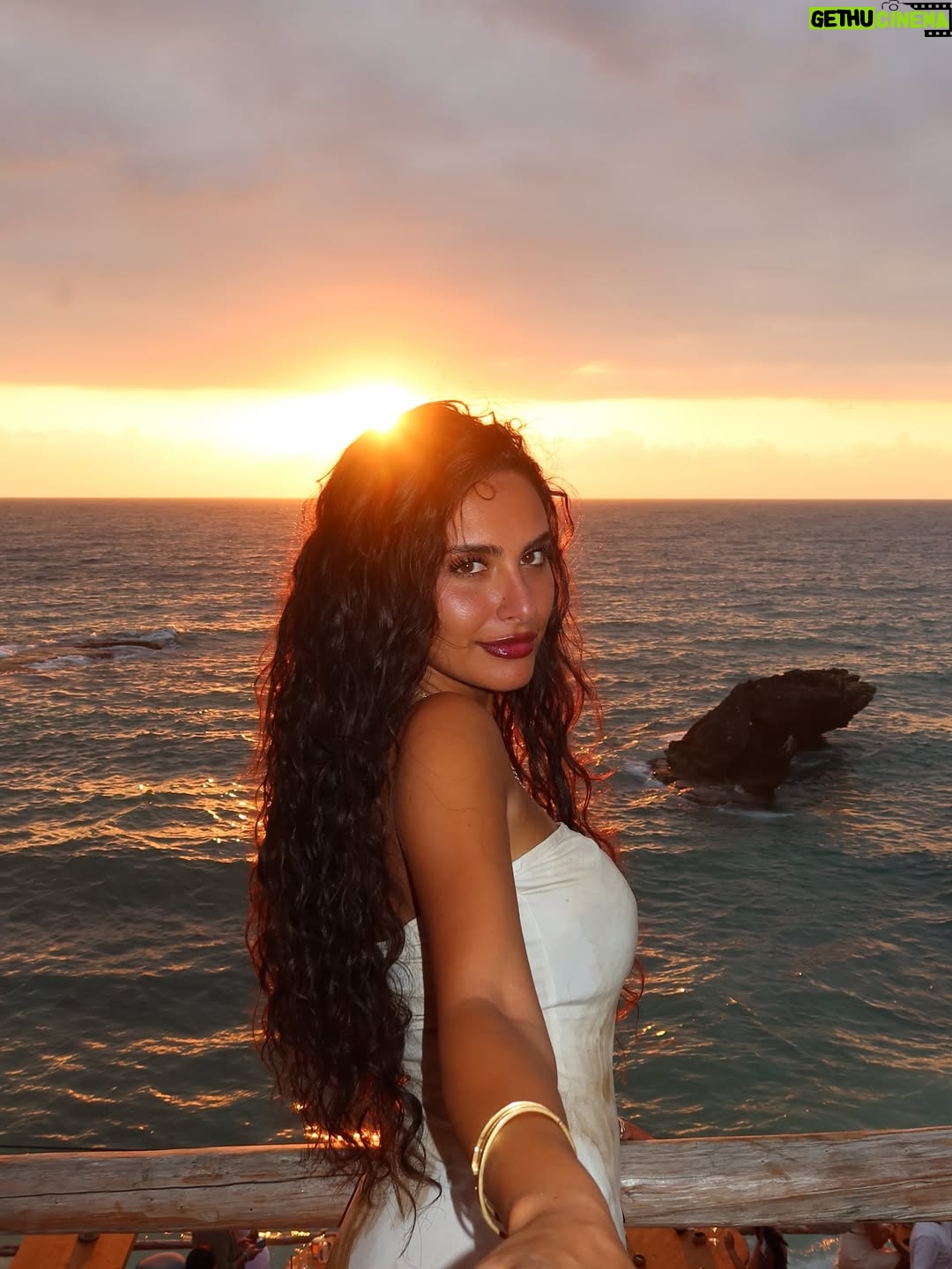 Raghda - 226.8K Likes - Favorite view on earth 🌅