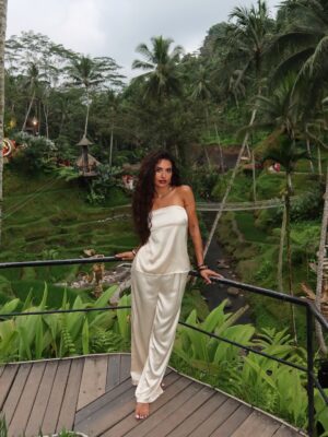 Raghda Instagram - Favorite place on earth BALI📍🥺
🌴🌊🌳🪸🍃