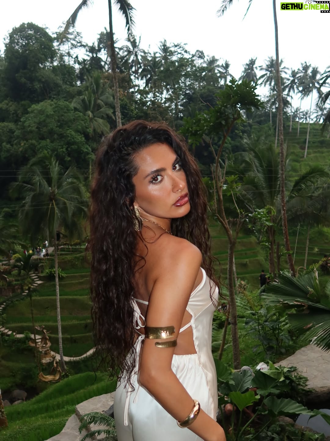 Raghda - 115.9K Likes - Favorite place on earth BALI📍🥺
🌴🌊🌳🪸🍃