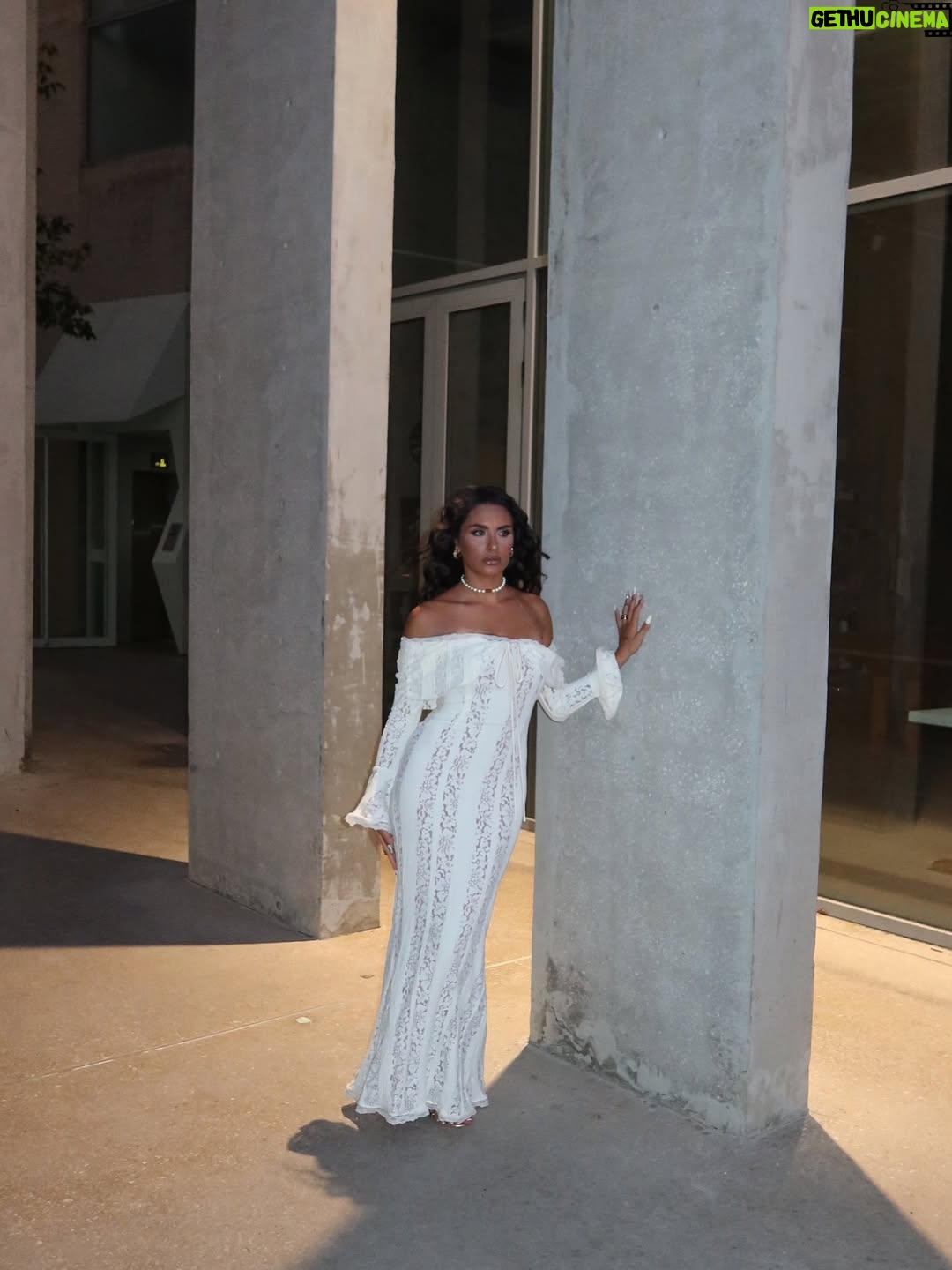 Raghda - 231.2K Likes - 🤍🤍
@angelabeydoun 💄
@ranimasri 💇🏽‍♀️
