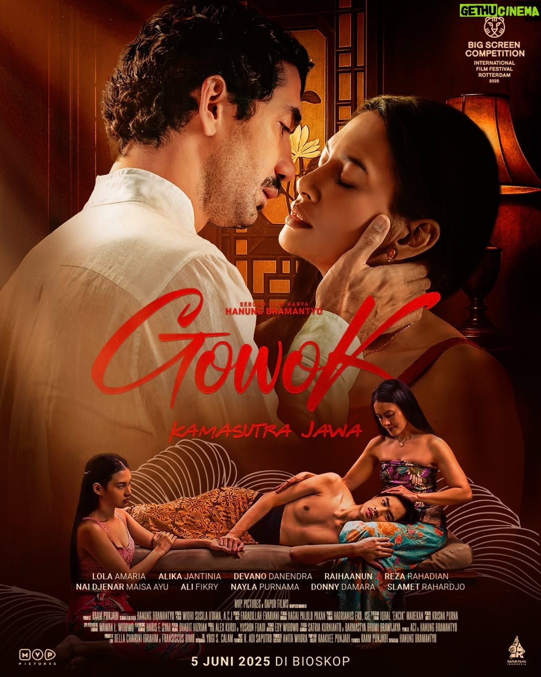 Raihaanun - 42.1K Likes - Ketika seorang gowok-guru bercinta para bangsawan muda-mencintai lelaki yang tak boleh ia miliki.
Cinta, kehormatan, dan hasrat berpadu dalam sebuah drama sensual berakar dari Kamasutra Jawa, yang bukan hanya soal tubuh, tapi juga jiwa.

Produksi Raam Punjabi, Sebuah Film Karya Hanung Bramantyo

Gowok Kamasutra Jawa tayang 5 Juni 2025 di bioskop 

#Gowok #GowokKamasutraJawa #MVPPictures #DapurFilm