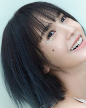 Rainie Yang Instagram - 出道25年,這段旅程並不總是一帆風順,但有你們的陪伴,我才能一次次在起伏中,堅持走下去。
謝謝你們,讓這25年的每一步,都成為有且僅有的存在。
這份感謝,獻給懂得的人,也獻給還在路上的我們!
祝我出道紀念日快樂🩵
#出道紀念日 #出道二十五週年