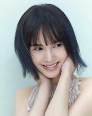 Rainie Yang Instagram - 出道25年,這段旅程並不總是一帆風順,但有你們的陪伴,我才能一次次在起伏中,堅持走下去。
謝謝你們,讓這25年的每一步,都成為有且僅有的存在。
這份感謝,獻給懂得的人,也獻給還在路上的我們!
祝我出道紀念日快樂🩵
#出道紀念日 #出道二十五週年