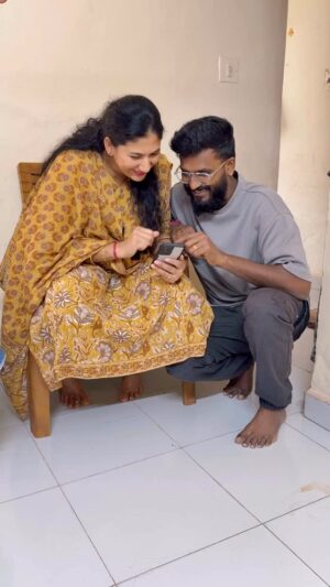 Rajani Shashikumar Instagram - ಮದುವೆಗೆ ಬೇಕಾದ ಎಲ್ಲವೂ ರೆಡಿಯಾಗಿದ್ರೆ, ಈಗ ಸಂಗಾತಿಯನ್ನು ಹುಡುಕೋದು ಸುಲಭ. 🤪😇

Download #Jodii app now to find your partner.

#Ad #JodiiKannada #RajaniShashi #Matrimony #FindingPartner #Marriage

#kannada #insta #reels #keepsupporting