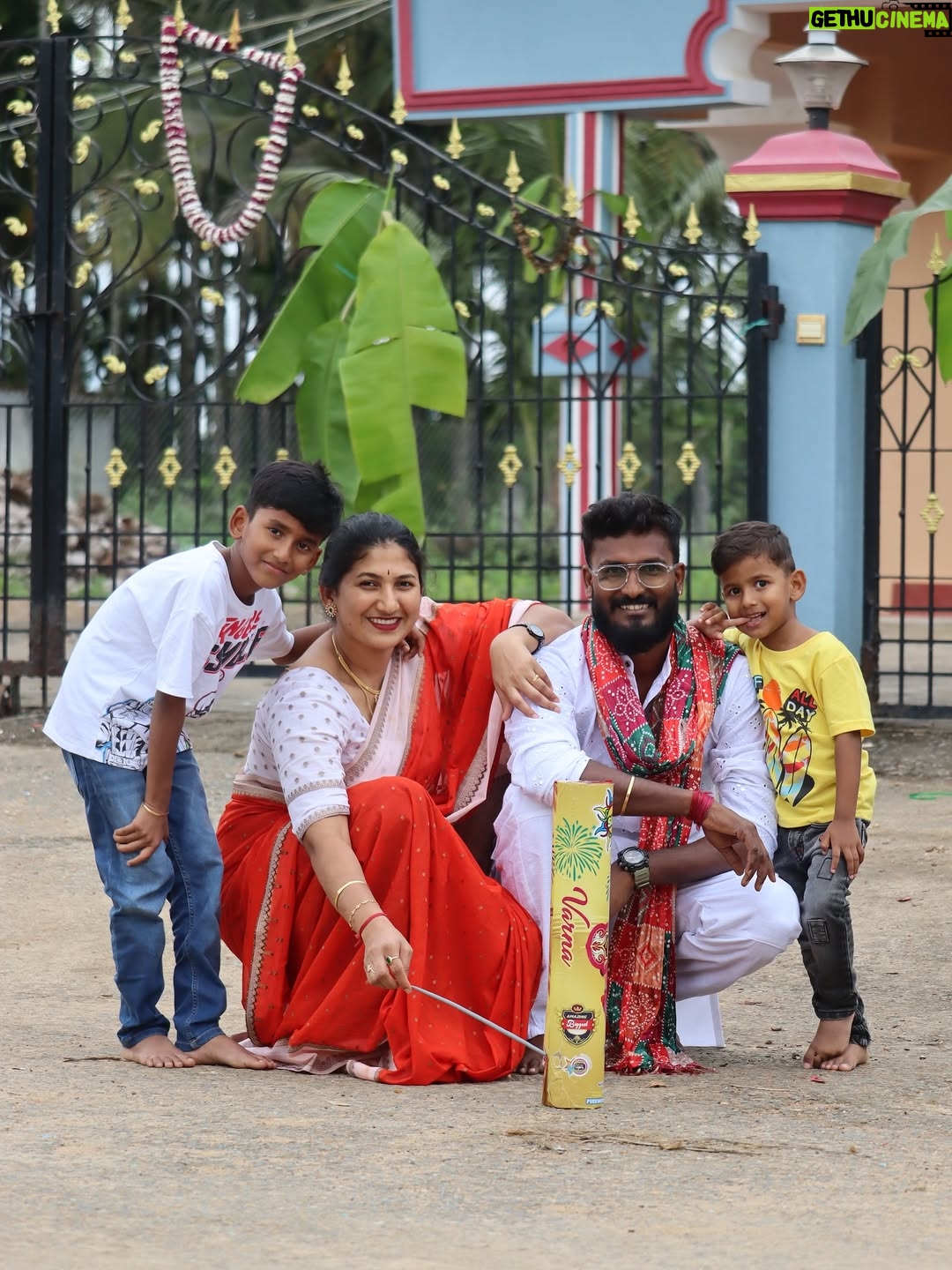 Rajani Shashikumar - 50.9K Likes - ಸಮಸ್ತ ನಾಡಿನ ಜನತೆಗೆ ಬೆಳಕಿನ ಹಬ್ಬ ದೀಪಾವಳಿಯ ಶುಭಾಶಯಗಳು ✨💥

#kannada #insta #reels #keepsupporting